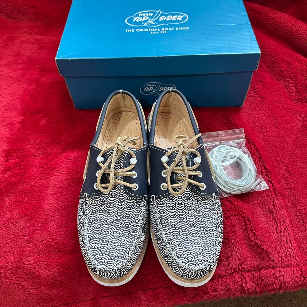 Sperry A/O Wave Print Navy Boat Shoes Size 11 WORN ONCE